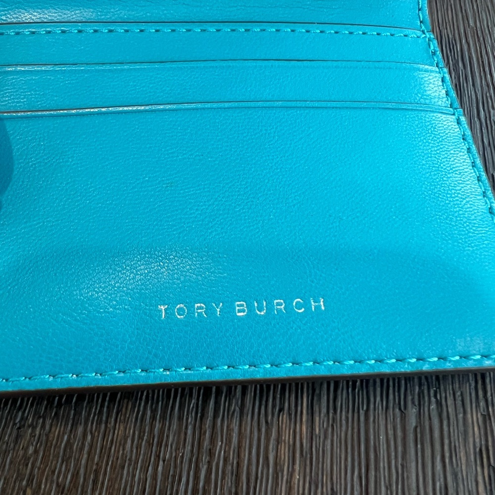 NWT Tory Burch Britton Embossed Compact Wallet - Picture 4 of 8